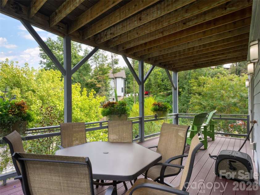 10 Birdhouse Row, Asheville, NC 28801.  MLS# CAR4426008, YatesRealty ID 53273. 