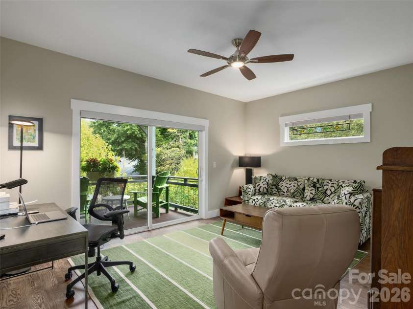 10 Birdhouse Row, Asheville, NC 28801.  MLS# CAR4426008, YatesRealty ID 53273. 