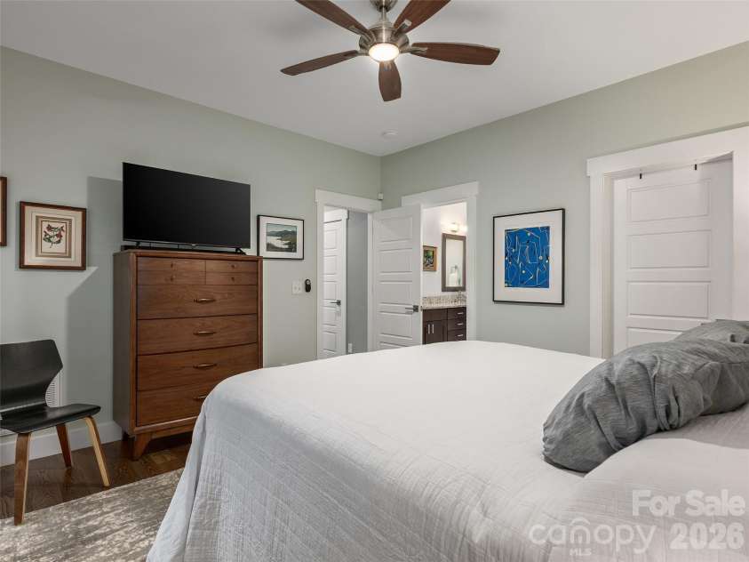 10 Birdhouse Row, Asheville, NC 28801.  MLS# CAR4426008, YatesRealty ID 53273. 