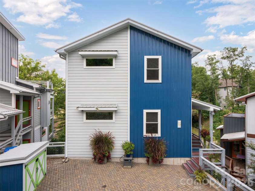 10 Birdhouse Row, Asheville, NC 28801.  MLS# CAR4426008, YatesRealty ID 53273. 