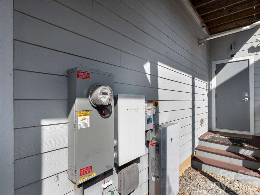 10 Birdhouse Row, Asheville, NC 28801.  MLS# CAR4426008, YatesRealty ID 53273. 