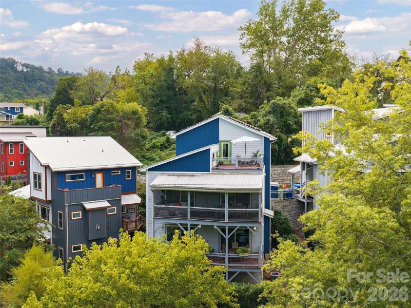 10 Birdhouse Row, Asheville, NC 28801.  MLS# CAR4426008, YatesRealty ID 53273. 