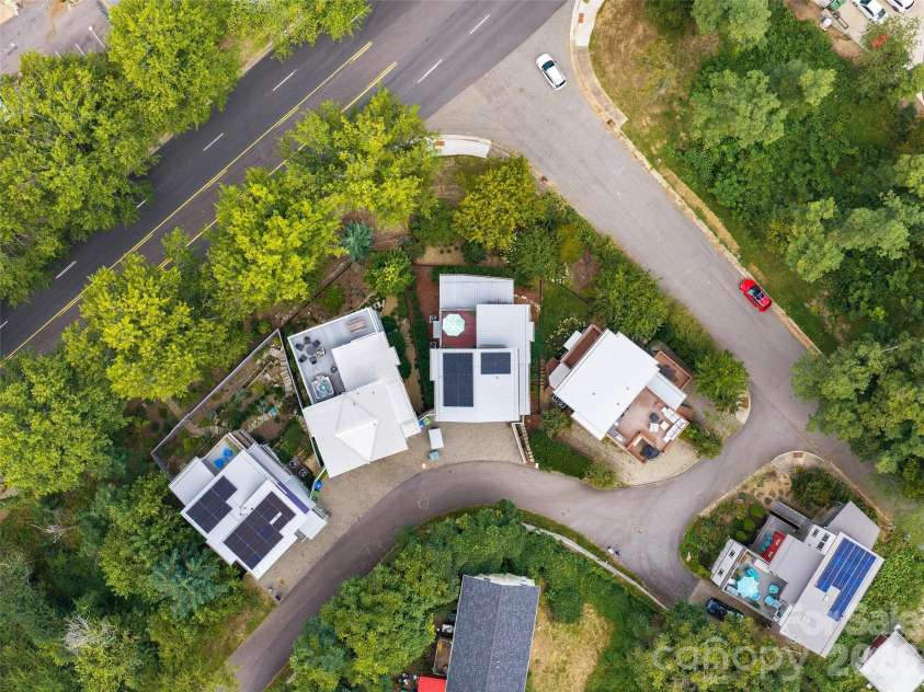 10 Birdhouse Row, Asheville, NC 28801.  MLS# CAR4426008, YatesRealty ID 53273. 