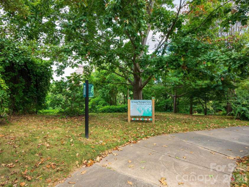 10 Birdhouse Row, Asheville, NC 28801.  MLS# CAR4426008, YatesRealty ID 53273. 