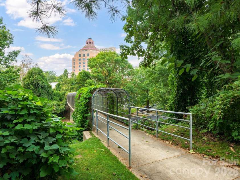 10 Birdhouse Row, Asheville, NC 28801.  MLS# CAR4426008, YatesRealty ID 53273. 