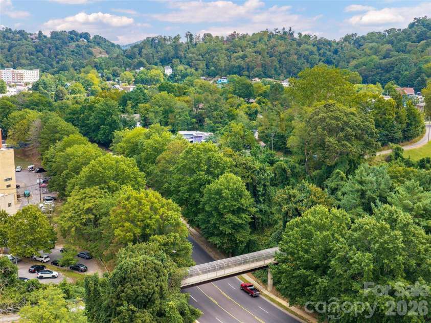 10 Birdhouse Row, Asheville, NC 28801.  MLS# CAR4426008, YatesRealty ID 53273. 