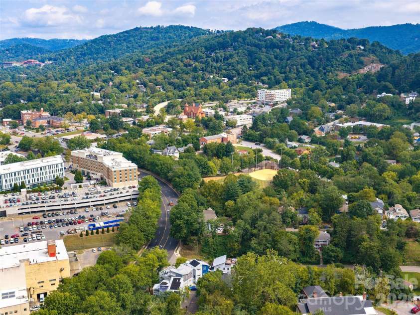10 Birdhouse Row, Asheville, NC 28801.  MLS# CAR4426008, YatesRealty ID 53273. 