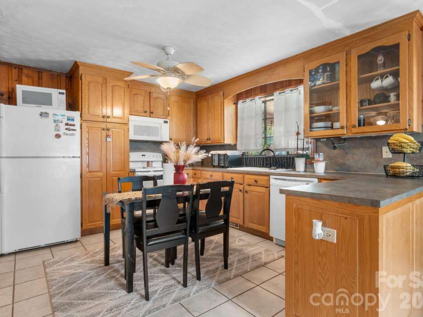 1723 31st Street, Hickory, NC 28601.  MLS# CAR4426624, YatesRealty ID 53276. 