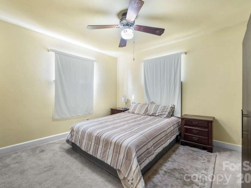 1723 31st Street, Hickory, NC 28601.  MLS# CAR4426624, YatesRealty ID 53276. 