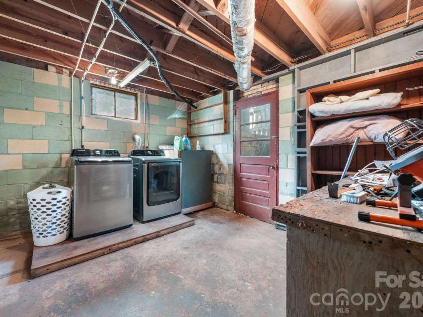 1723 31st Street, Hickory, NC 28601.  MLS# CAR4426624, YatesRealty ID 53276. 