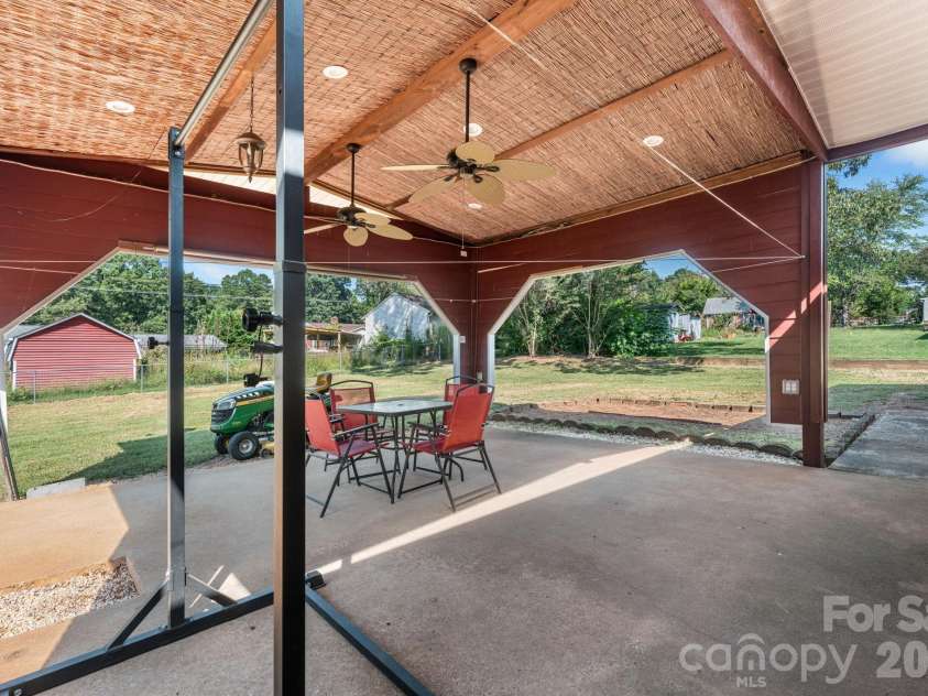 1723 31st Street, Hickory, NC 28601.  MLS# CAR4426624, YatesRealty ID 53276. 