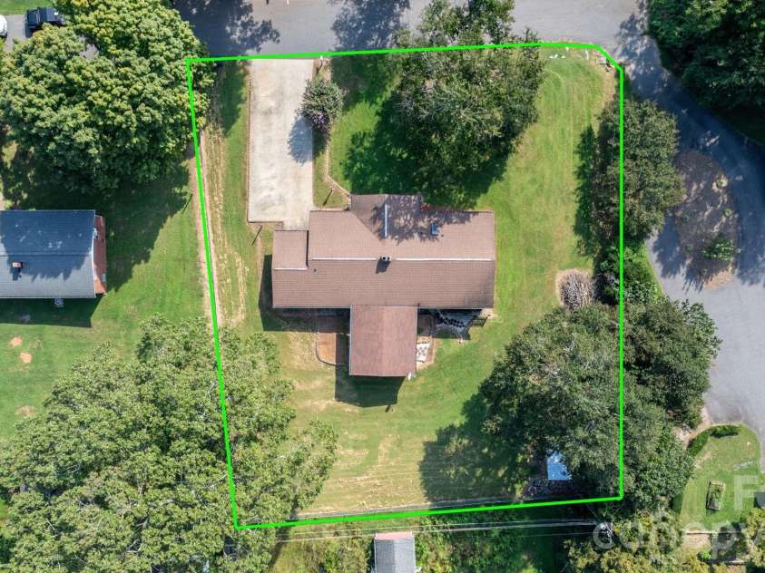 1723 31st Street, Hickory, NC 28601.  MLS# CAR4426624, YatesRealty ID 53276. 