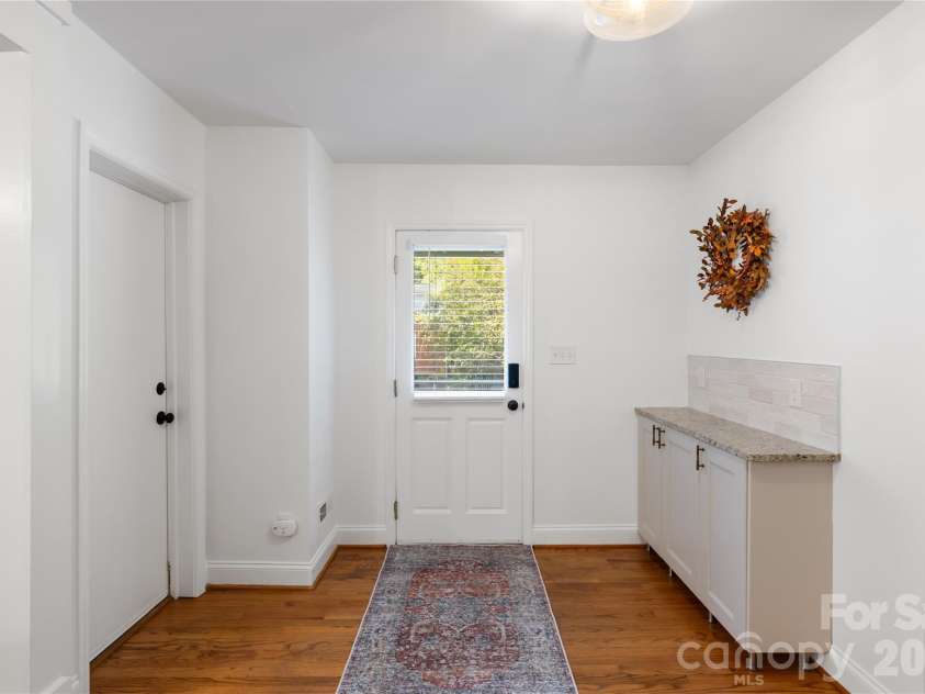 1801 Tippah Avenue, Charlotte, NC 28205.  MLS# CAR4426680, YatesRealty ID 53277. 