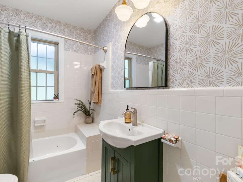 1801 Tippah Avenue, Charlotte, NC 28205.  MLS# CAR4426680, YatesRealty ID 53277. 