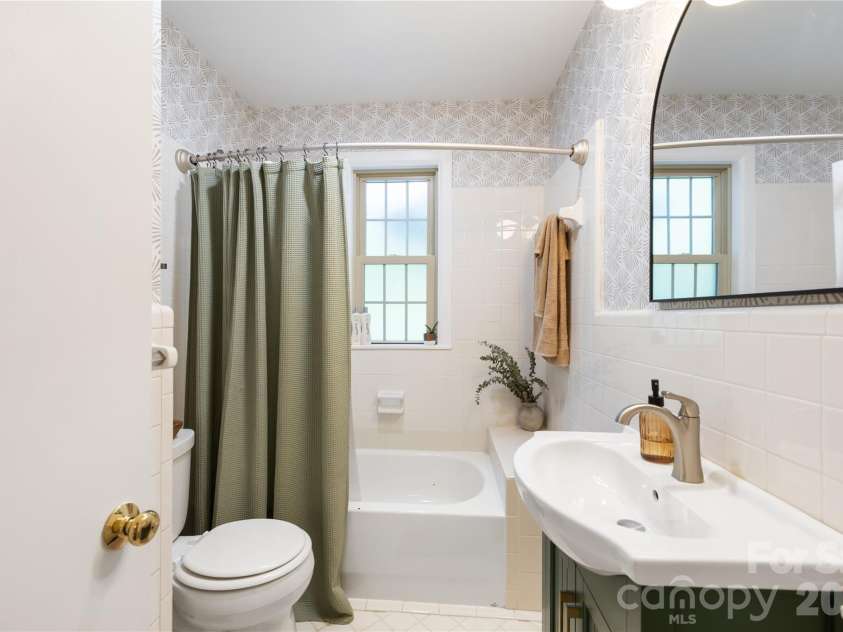 1801 Tippah Avenue, Charlotte, NC 28205.  MLS# CAR4426680, YatesRealty ID 53277. 