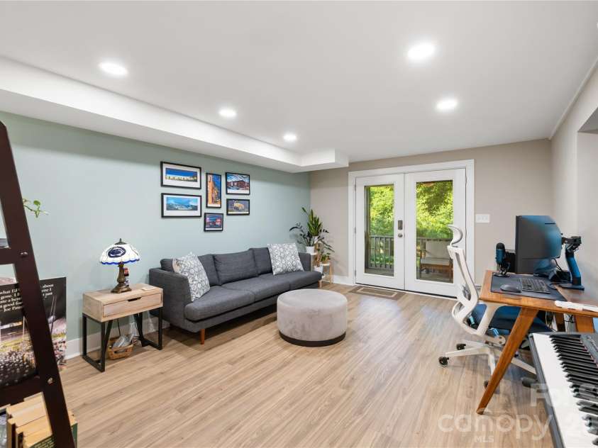 1801 Tippah Avenue, Charlotte, NC 28205.  MLS# CAR4426680, YatesRealty ID 53277. 