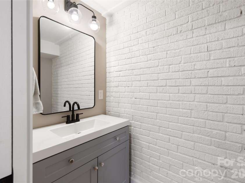 1801 Tippah Avenue, Charlotte, NC 28205.  MLS# CAR4426680, YatesRealty ID 53277. 