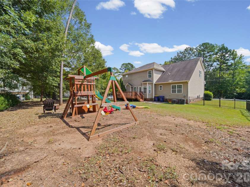521 Stowe Road, Belmont, NC 28012.  MLS# CAR4426823, YatesRealty ID 53279. 