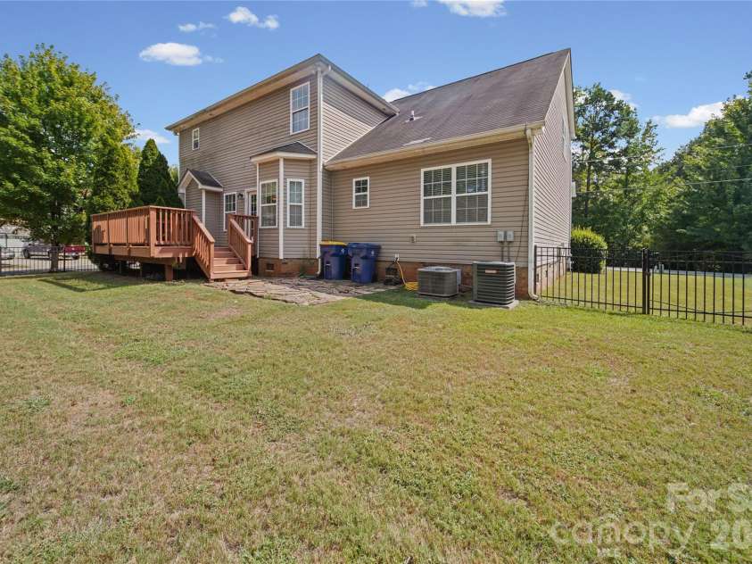 521 Stowe Road, Belmont, NC 28012.  MLS# CAR4426823, YatesRealty ID 53279. 