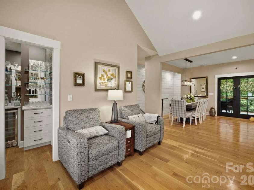 124 Beechmont Drive, Morganton, NC 28655.  MLS# CAR4426147, YatesRealty ID 53280. 
