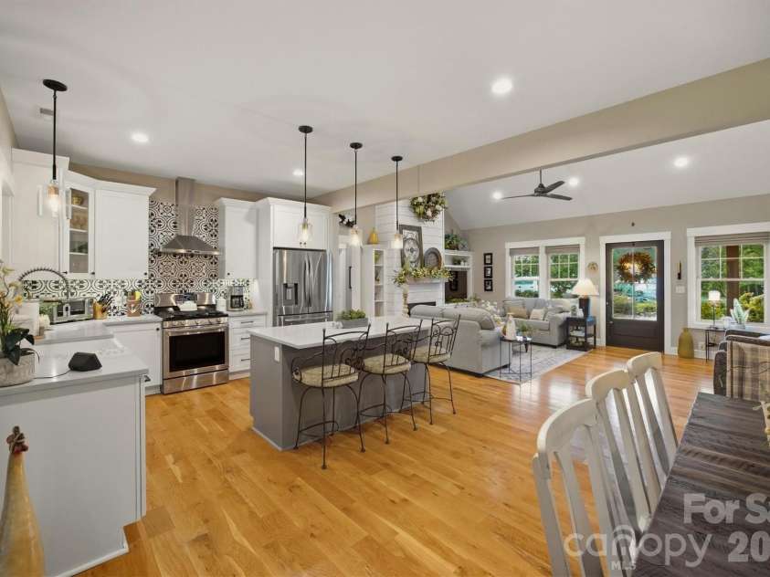 124 Beechmont Drive, Morganton, NC 28655.  MLS# CAR4426147, YatesRealty ID 53280. 