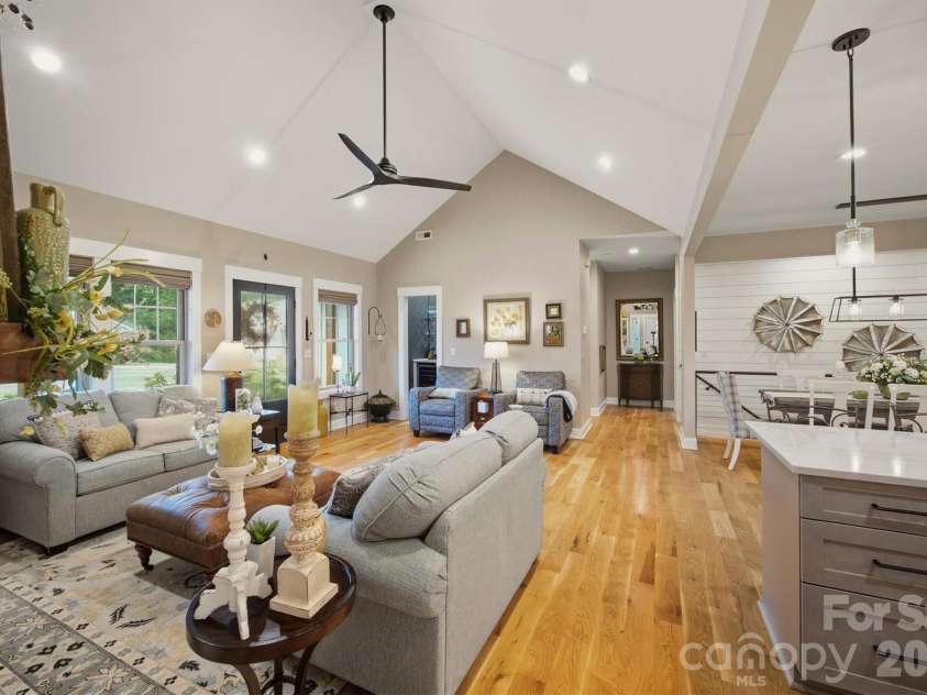 124 Beechmont Drive, Morganton, NC 28655.  MLS# CAR4426147, YatesRealty ID 53280. 