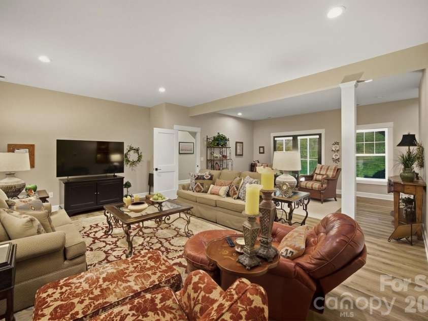 124 Beechmont Drive, Morganton, NC 28655.  MLS# CAR4426147, YatesRealty ID 53280. 
