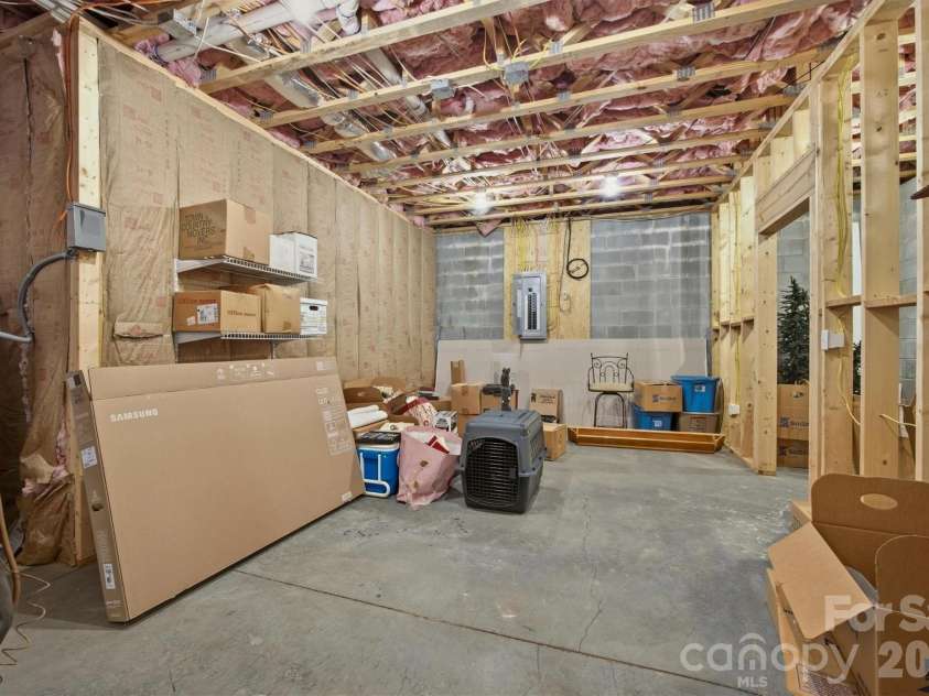 124 Beechmont Drive, Morganton, NC 28655.  MLS# CAR4426147, YatesRealty ID 53280. 