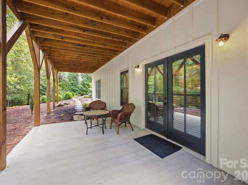 124 Beechmont Drive, Morganton, NC 28655.  MLS# CAR4426147, YatesRealty ID 53280. 