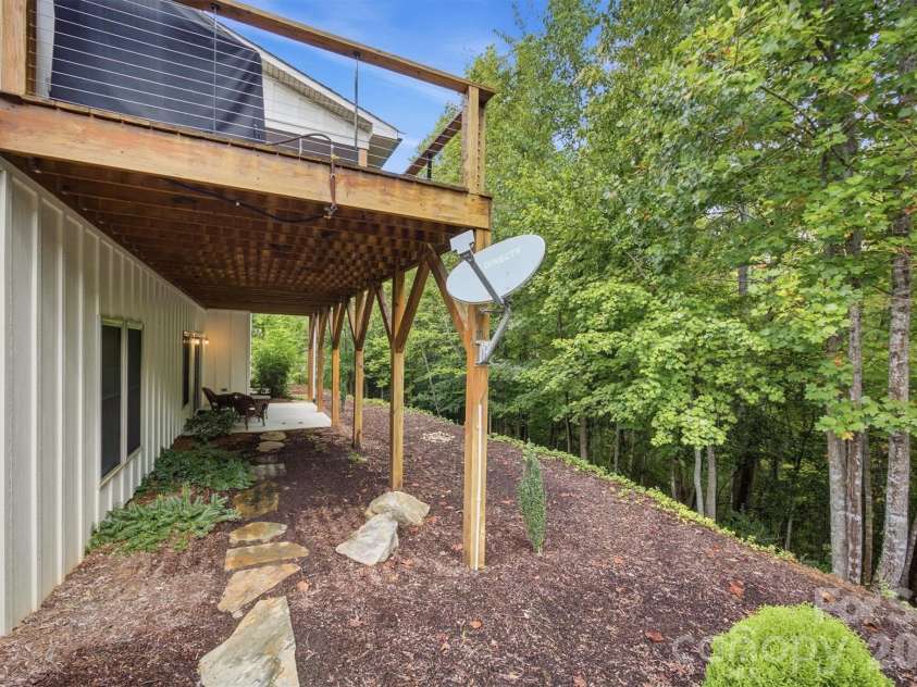 124 Beechmont Drive, Morganton, NC 28655.  MLS# CAR4426147, YatesRealty ID 53280. 