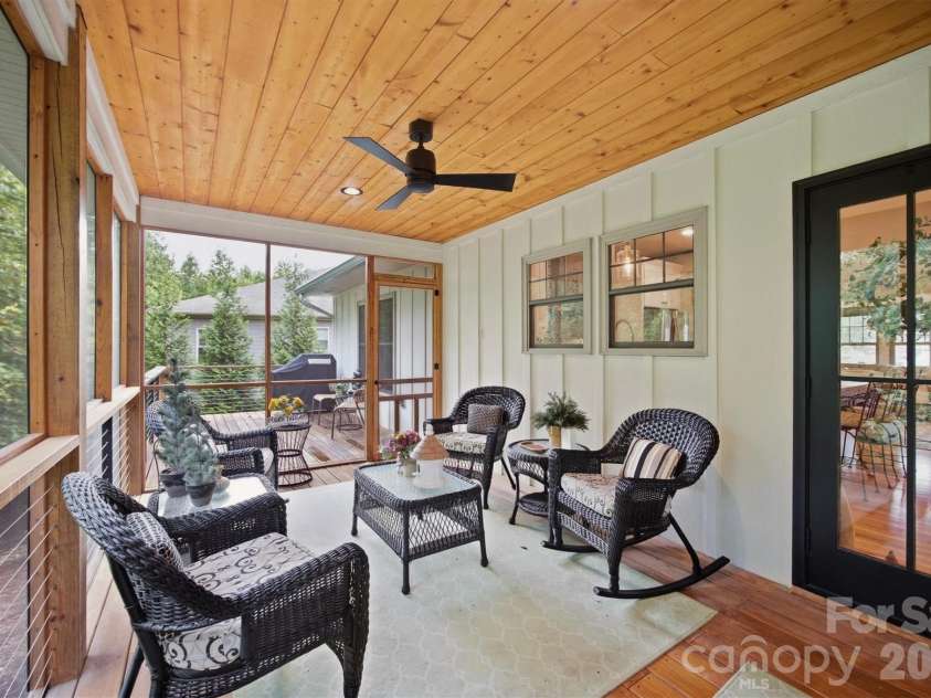 124 Beechmont Drive, Morganton, NC 28655.  MLS# CAR4426147, YatesRealty ID 53280. 