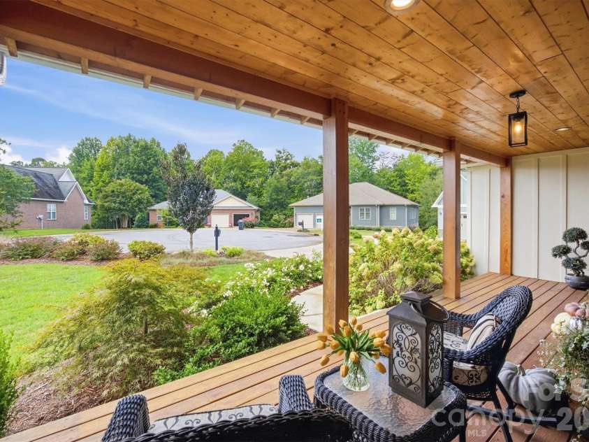 124 Beechmont Drive, Morganton, NC 28655.  MLS# CAR4426147, YatesRealty ID 53280. 