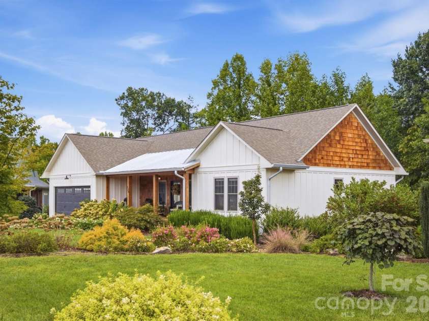 124 Beechmont Drive, Morganton, NC 28655.  MLS# CAR4426147, YatesRealty ID 53280. 