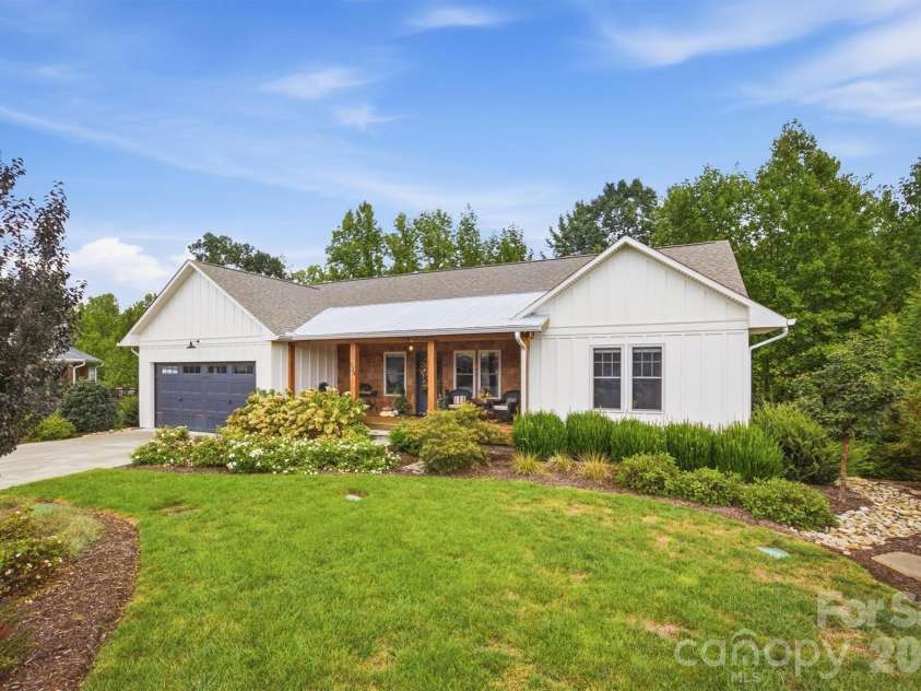 124 Beechmont Drive, Morganton, NC 28655.  MLS# CAR4426147, YatesRealty ID 53280. 