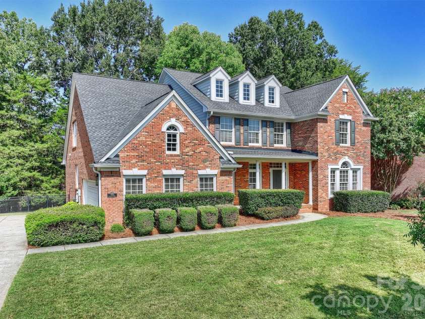 7410 Roseland Avenue, Charlotte, NC 28277.  MLS# CAR4406265, YatesRealty ID 53281. 