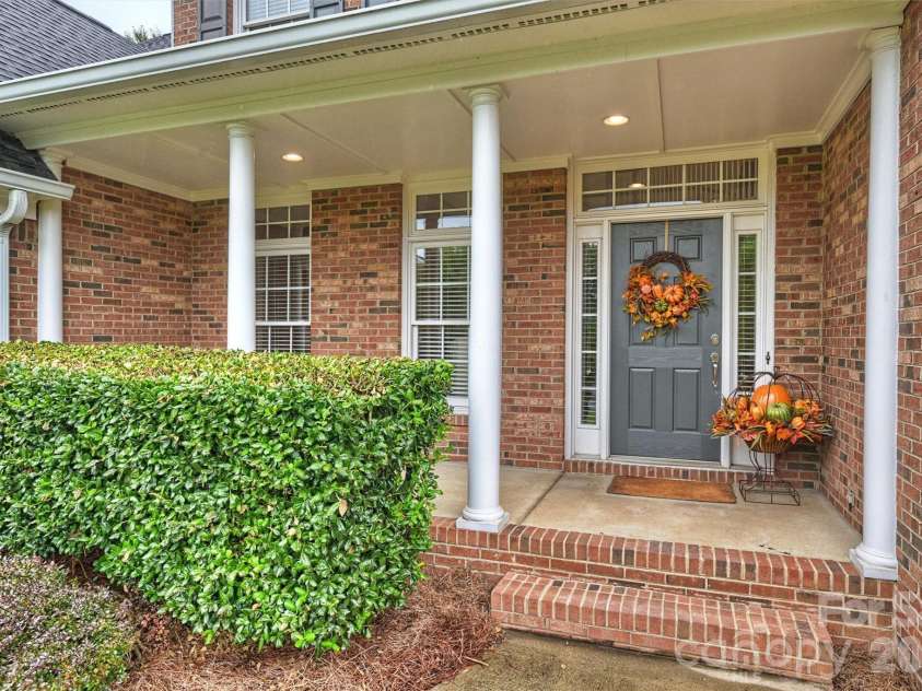 7410 Roseland Avenue, Charlotte, NC 28277.  MLS# CAR4406265, YatesRealty ID 53281. 