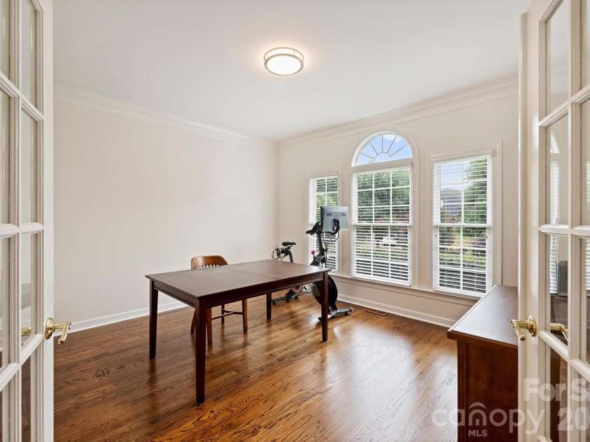 7410 Roseland Avenue, Charlotte, NC 28277.  MLS# CAR4406265, YatesRealty ID 53281. 