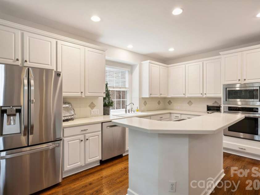 7410 Roseland Avenue, Charlotte, NC 28277.  MLS# CAR4406265, YatesRealty ID 53281. 