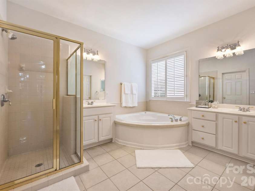 7410 Roseland Avenue, Charlotte, NC 28277.  MLS# CAR4406265, YatesRealty ID 53281. 