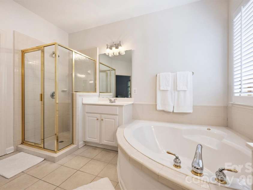 7410 Roseland Avenue, Charlotte, NC 28277.  MLS# CAR4406265, YatesRealty ID 53281. 