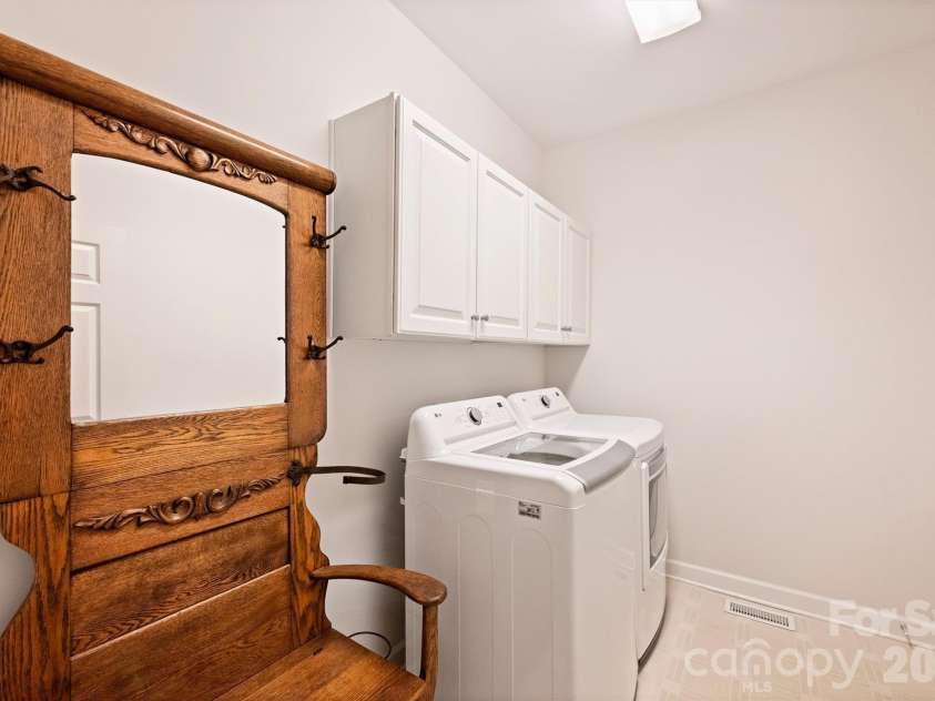 7410 Roseland Avenue, Charlotte, NC 28277.  MLS# CAR4406265, YatesRealty ID 53281. 