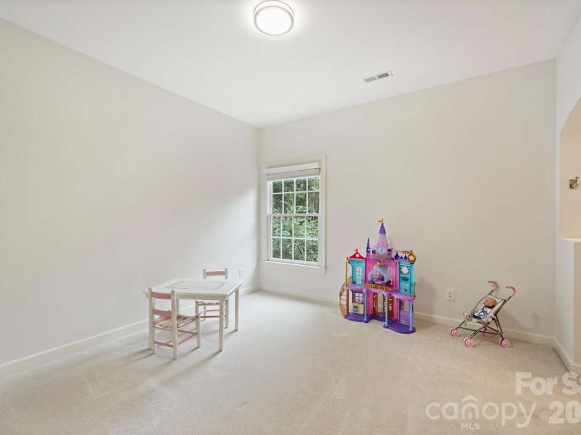 7410 Roseland Avenue, Charlotte, NC 28277.  MLS# CAR4406265, YatesRealty ID 53281. 