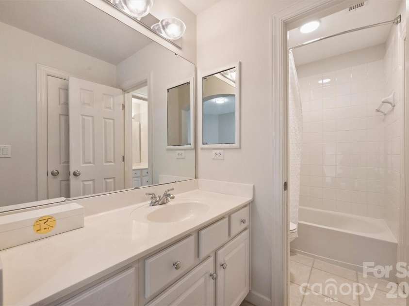 7410 Roseland Avenue, Charlotte, NC 28277.  MLS# CAR4406265, YatesRealty ID 53281. 
