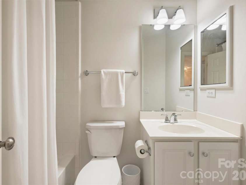 7410 Roseland Avenue, Charlotte, NC 28277.  MLS# CAR4406265, YatesRealty ID 53281. 