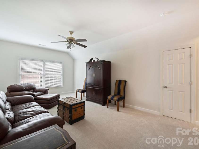 7410 Roseland Avenue, Charlotte, NC 28277.  MLS# CAR4406265, YatesRealty ID 53281. 