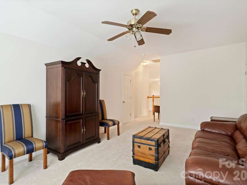 7410 Roseland Avenue, Charlotte, NC 28277.  MLS# CAR4406265, YatesRealty ID 53281. 