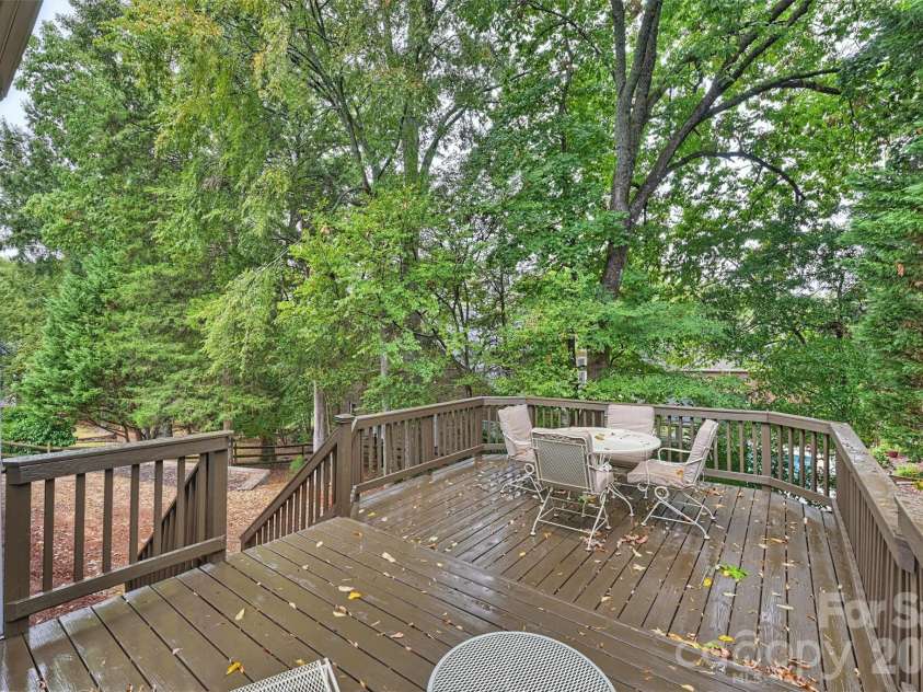 7410 Roseland Avenue, Charlotte, NC 28277.  MLS# CAR4406265, YatesRealty ID 53281. 