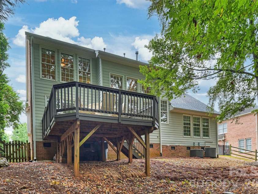 7410 Roseland Avenue, Charlotte, NC 28277.  MLS# CAR4406265, YatesRealty ID 53281. 