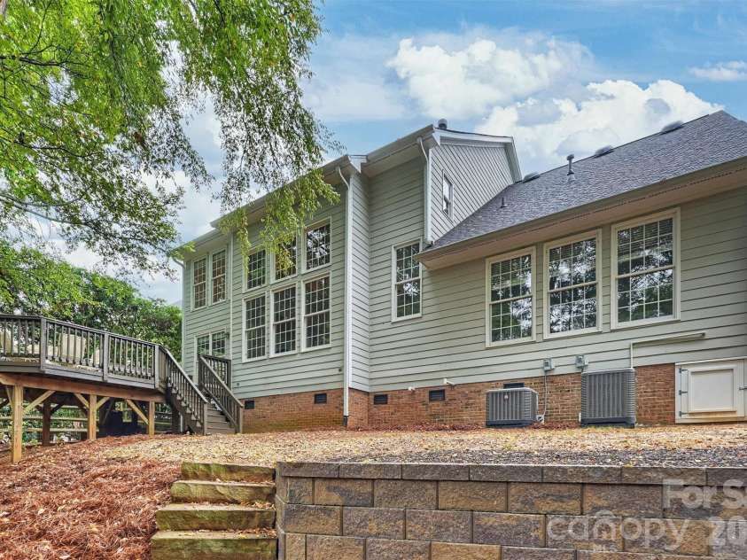 7410 Roseland Avenue, Charlotte, NC 28277.  MLS# CAR4406265, YatesRealty ID 53281. 