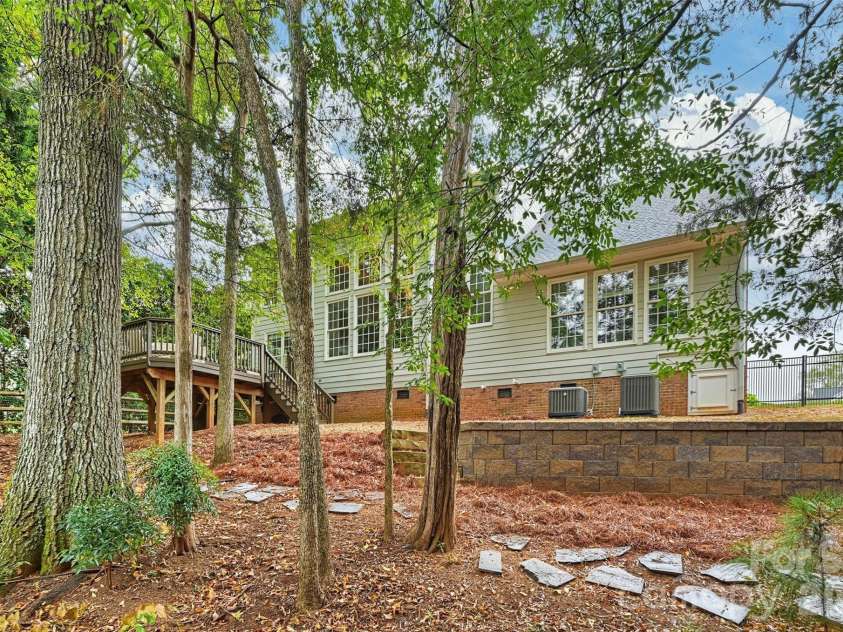 7410 Roseland Avenue, Charlotte, NC 28277.  MLS# CAR4406265, YatesRealty ID 53281. 
